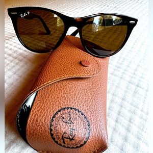 Ray-Ban Polarized Wayfarer II Classic in Polished Spotted Havana